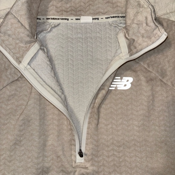 New Balance Light Performance Pullover - Picture 3 of 5